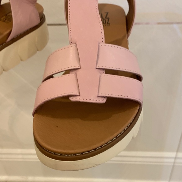 Miz Mooz Pink T-Strap Leather Sandals - Picture 2 of 7